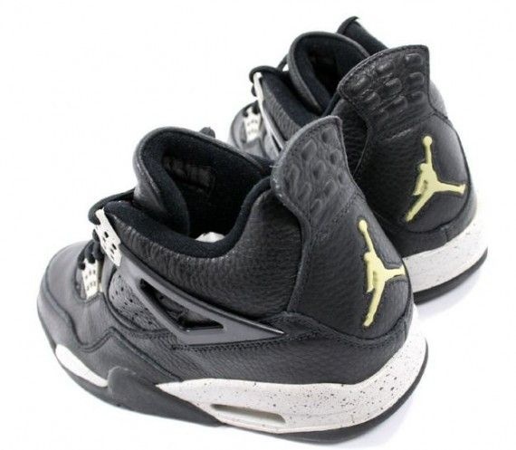 Air Jordan 4 Retro+ 'Oreo' 1999