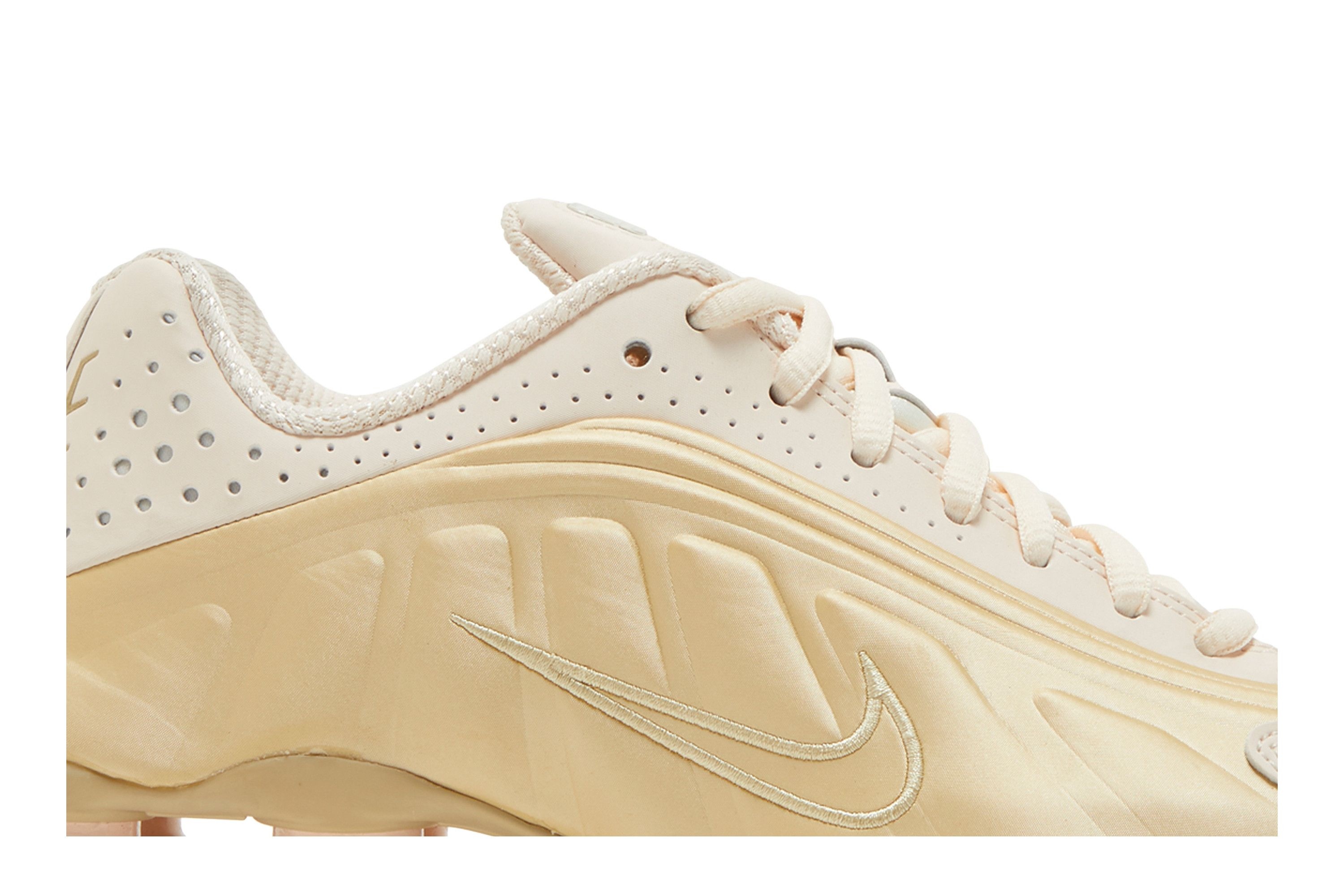 Nike Wmns Shox R4 'Guava Gold'
