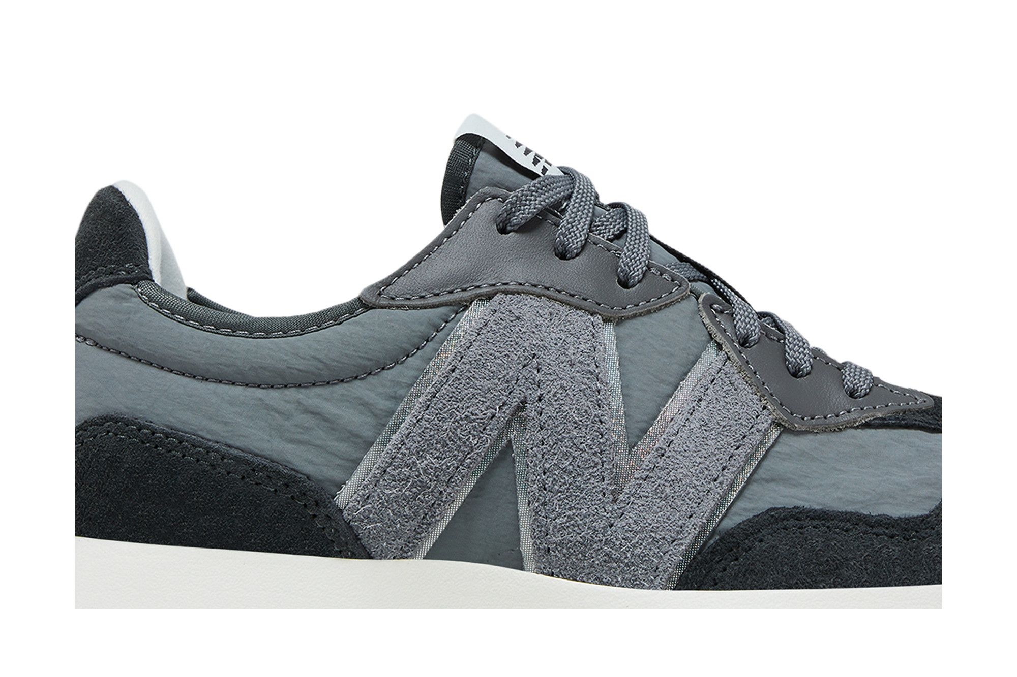 New Balance Wmns 327 'Blacktop'